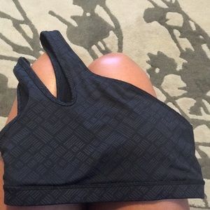 Without walls split one shoulder sports bra!